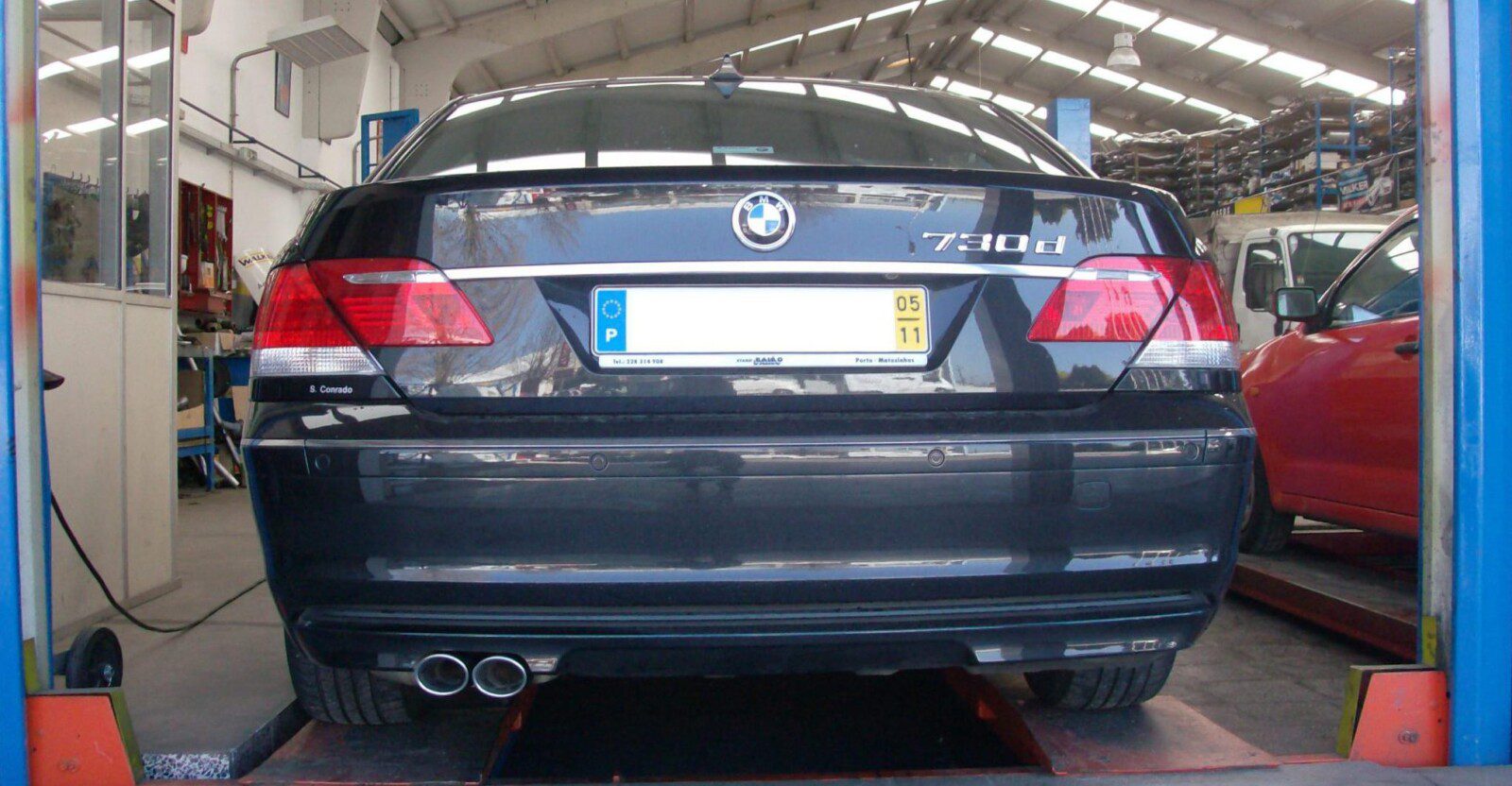 Montagem de 2 Ponteiras de Escape em Inox num BMW 730 na Maia