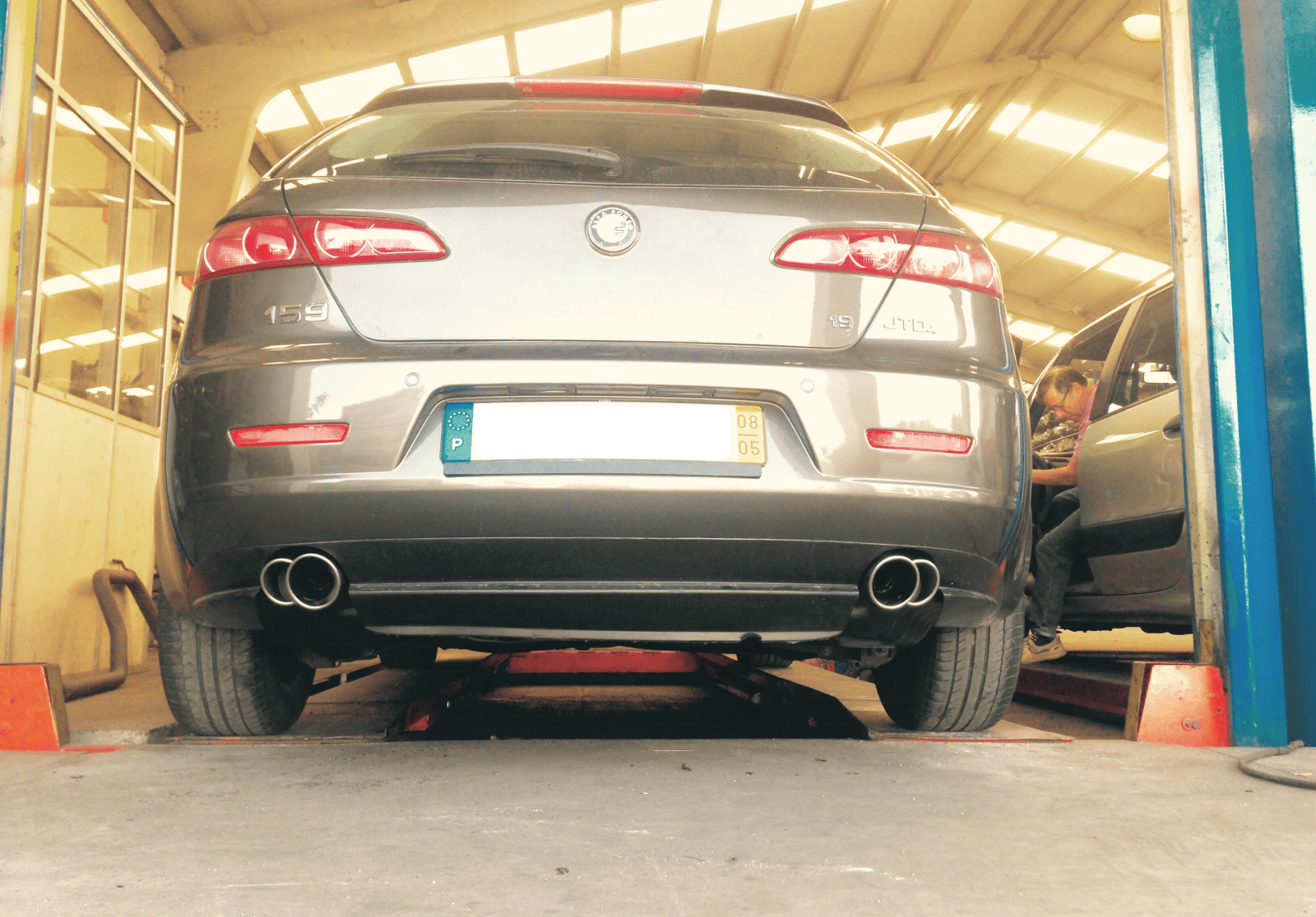 Aplicação 2 ponteiras duplas Alfa Romeu 159