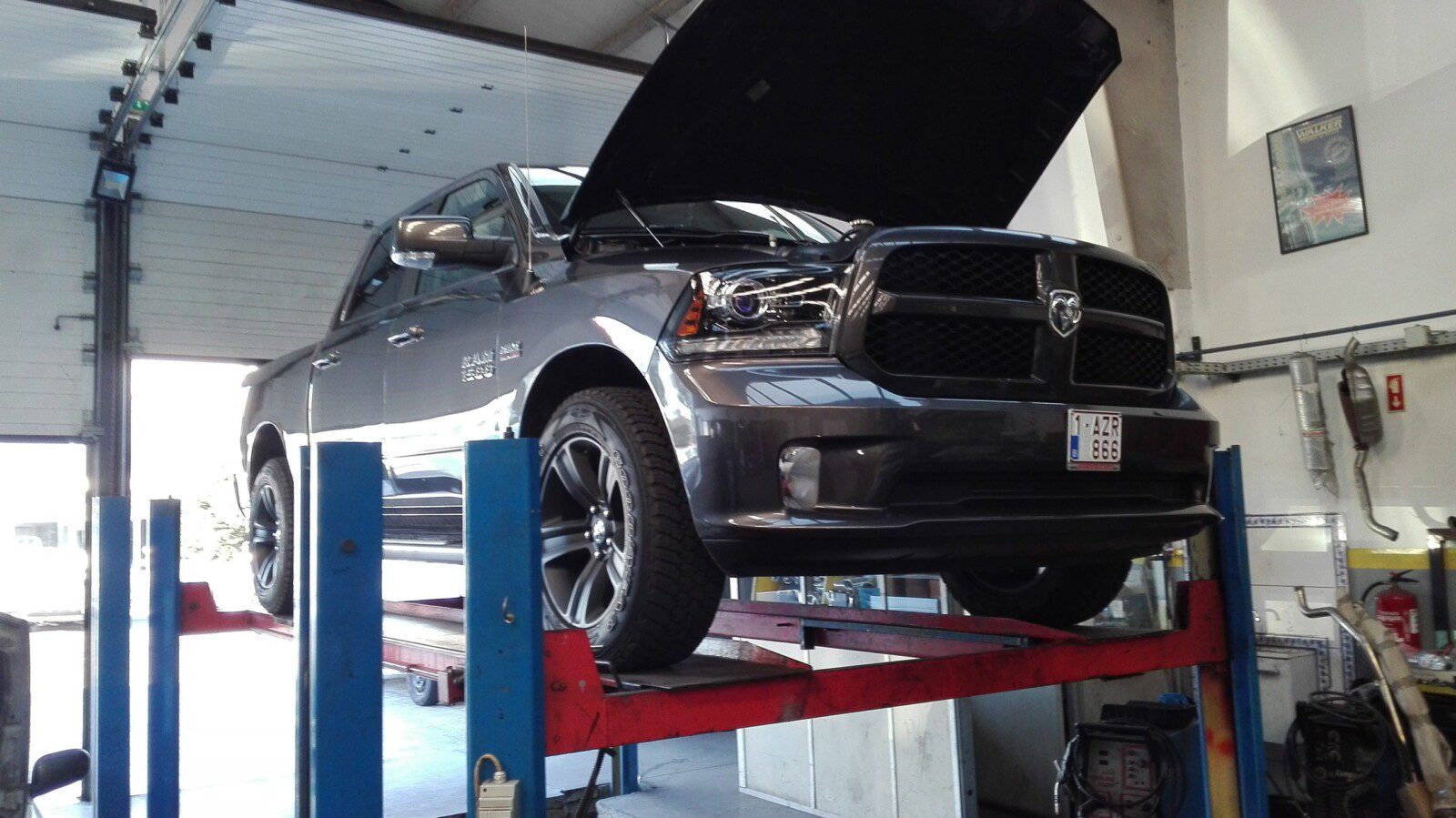 Application 2 Stainless Steel Tips 304 in Dodge Ram 5.7 V8