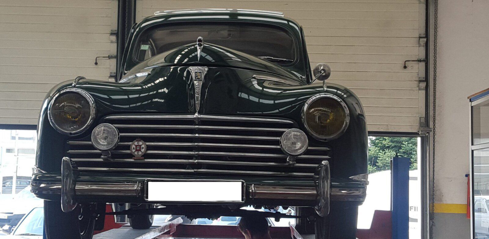 Fabricación y colocación de escape en Peugeot 203