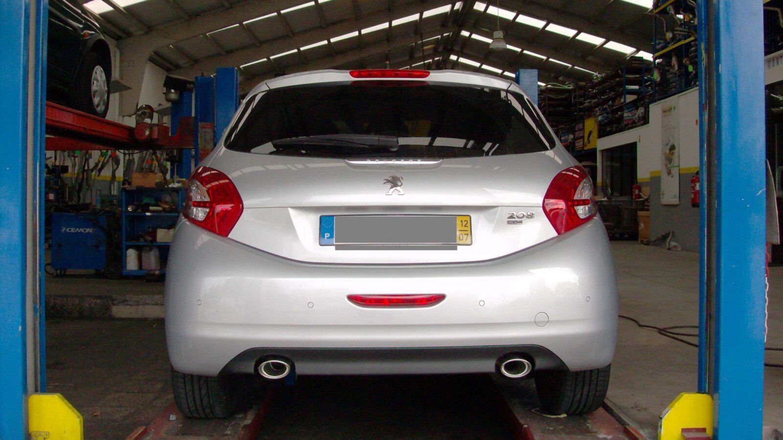 Aplicación de 2 puntas en Peugeot 208