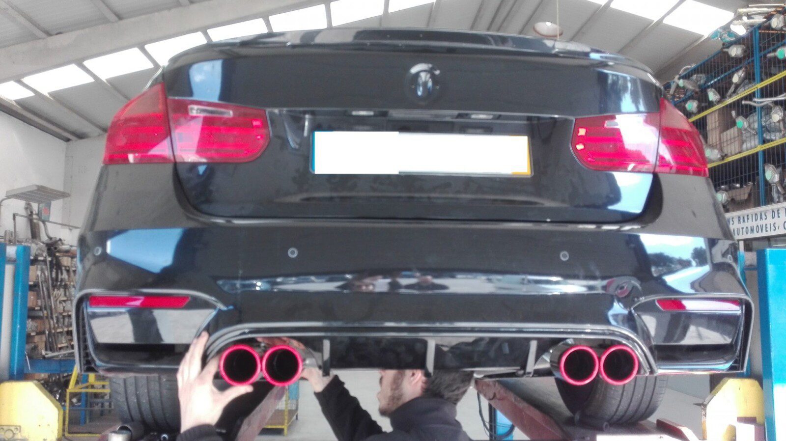 Dual Output Hotline Application in BMW Serie 2