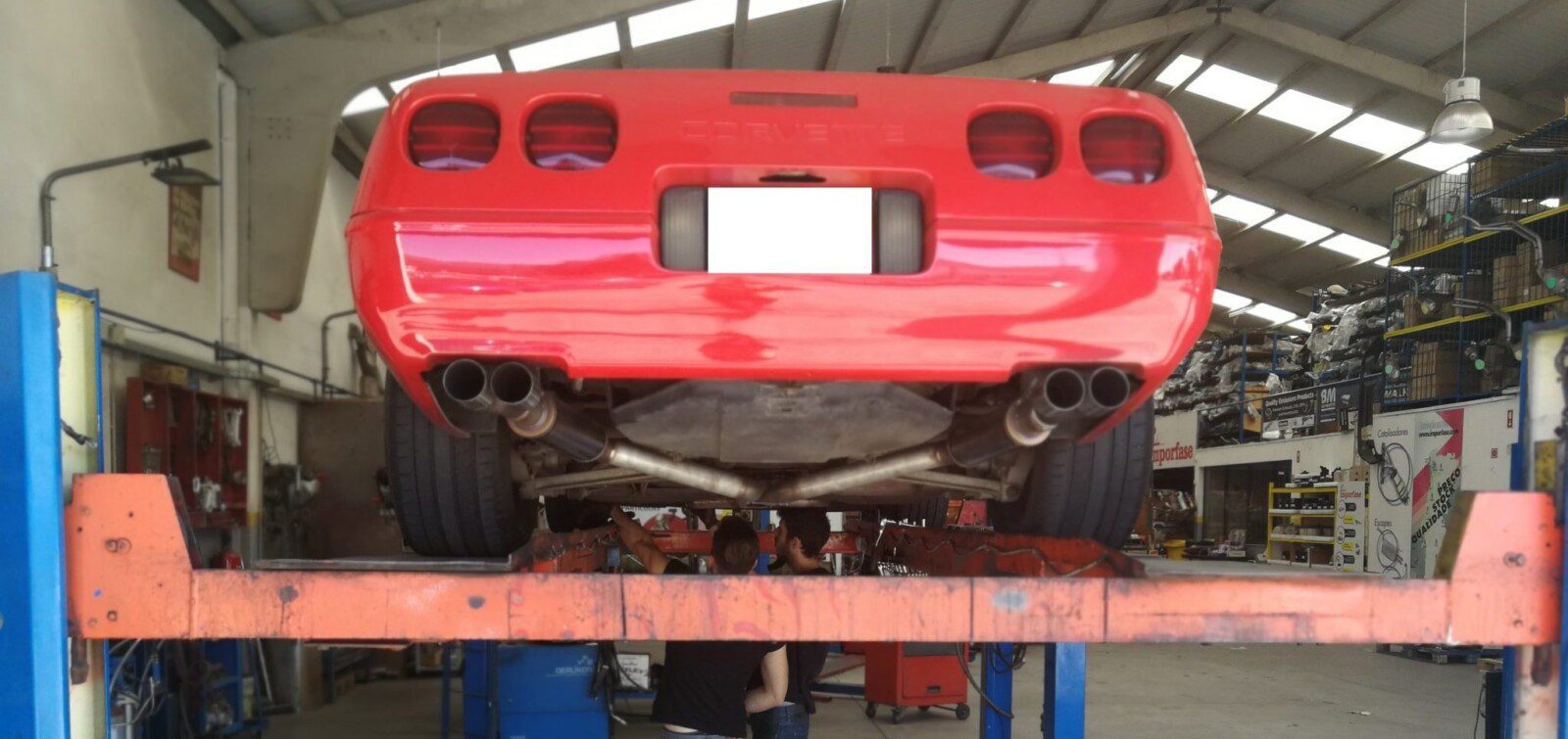 EL CAMBIO DEL ESCAPE EN CHEVROLET CORVETTE 5.7 GASOLINA