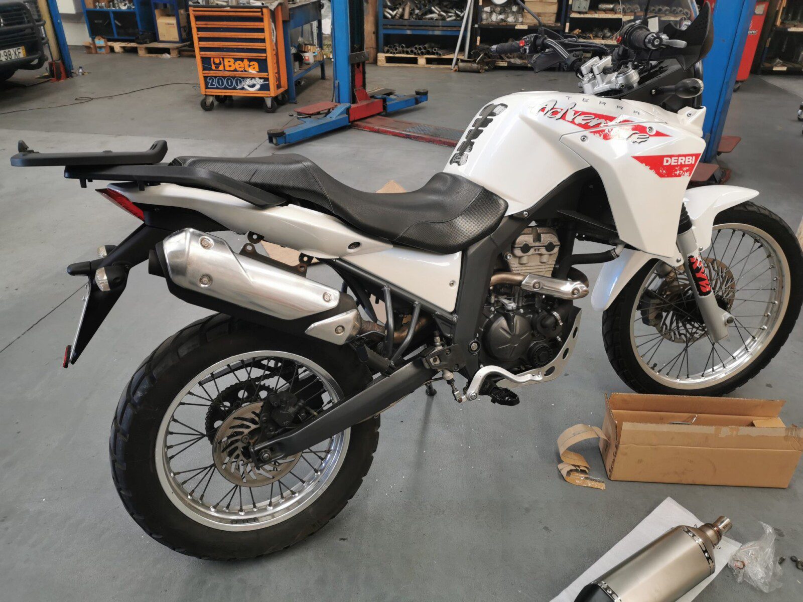 AKRAPOVIC POINT APPLICATION, ON DERBI 125cc EARTH