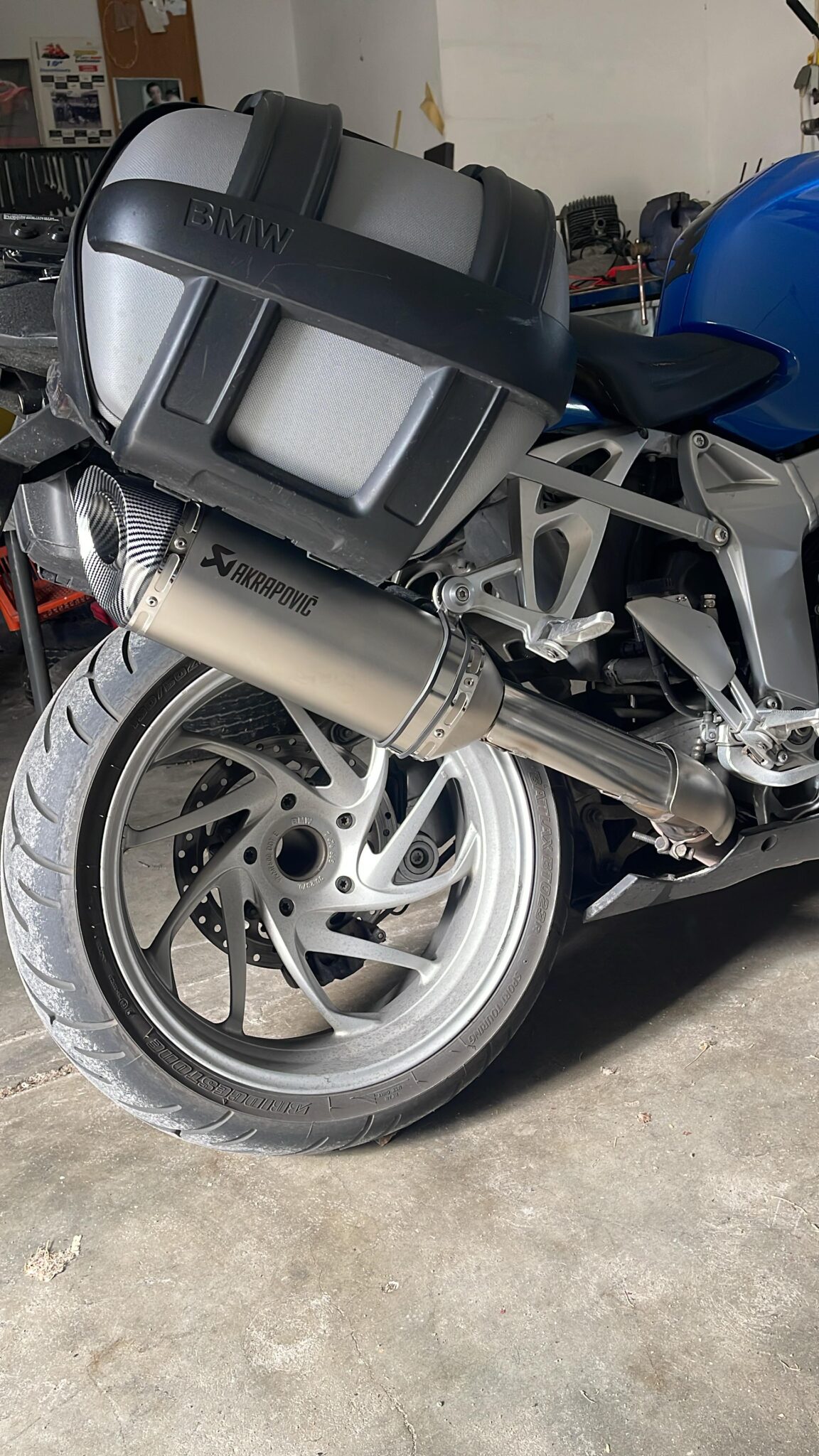 Ponteira de Escape Moto Akrap. Saída Carbono 47 cm *71-061A - Image 2